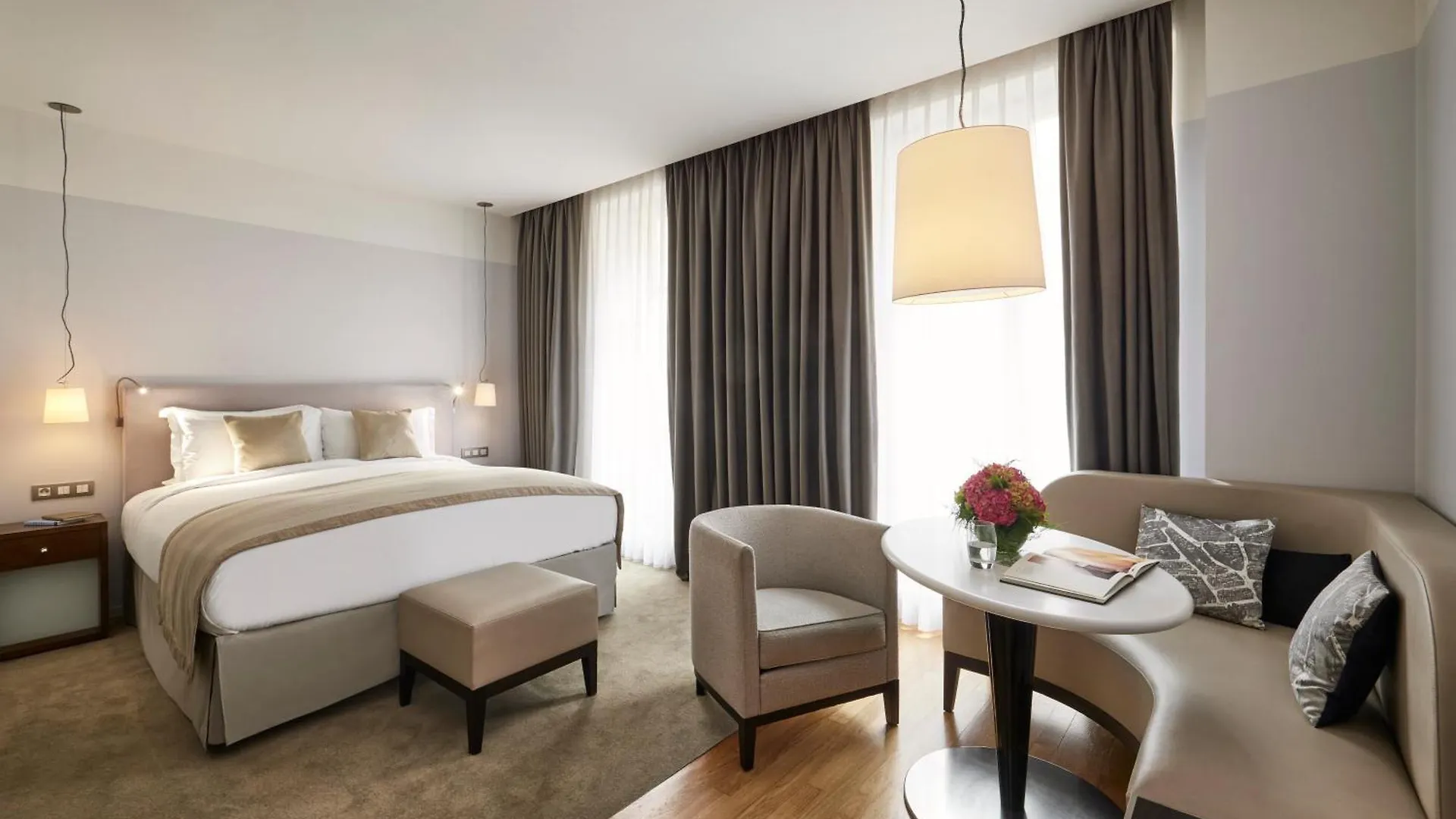 Sofitel Arc De Triomphe 5* Paříž