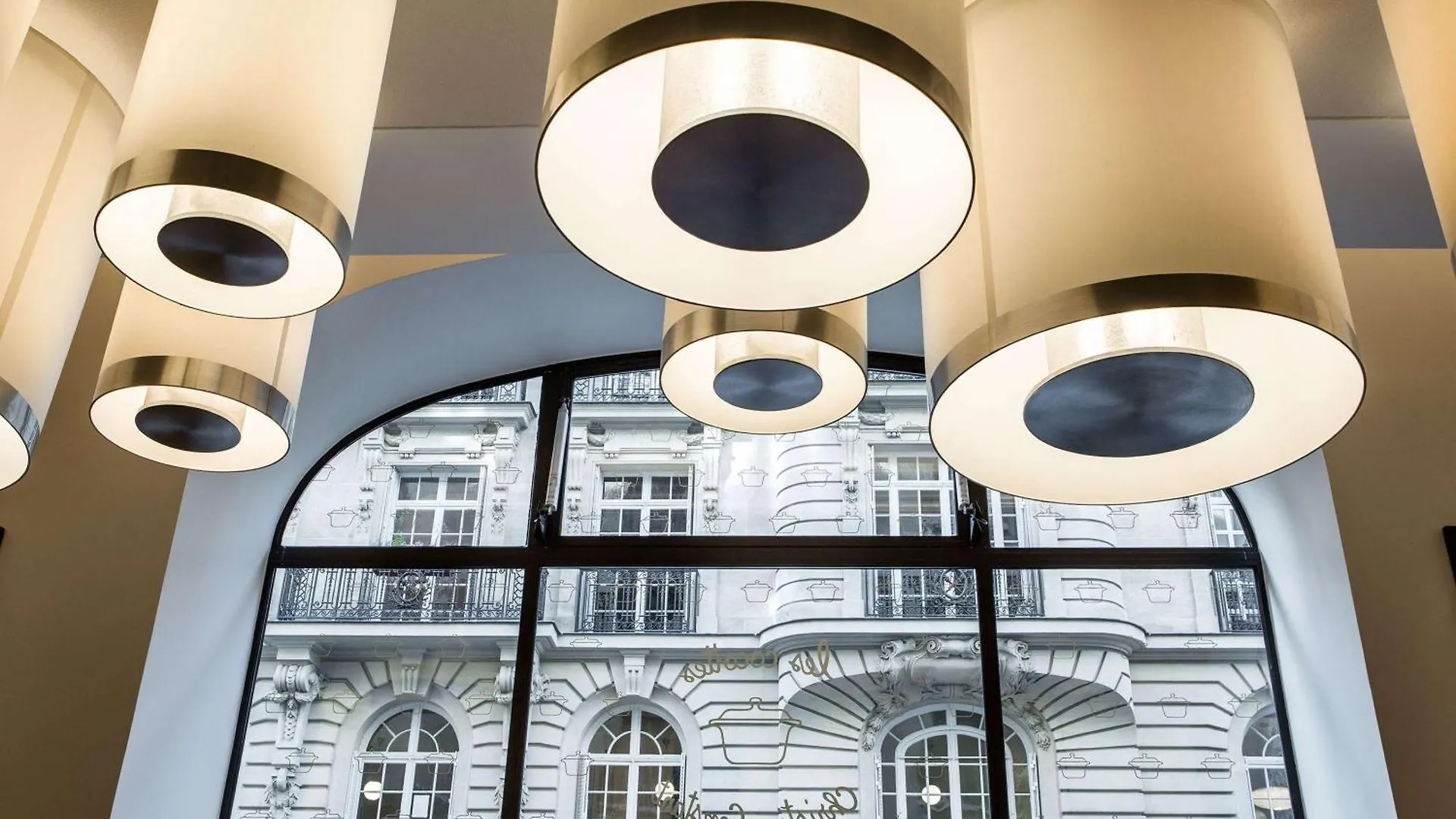 Sofitel Arc De Triomphe 5*